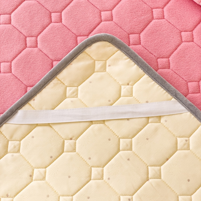 91家纺网 家纺一手货源 找家纺 金丝鸟家纺 2023新款纯色牛奶绒绗缝软床垫 蜜桃粉