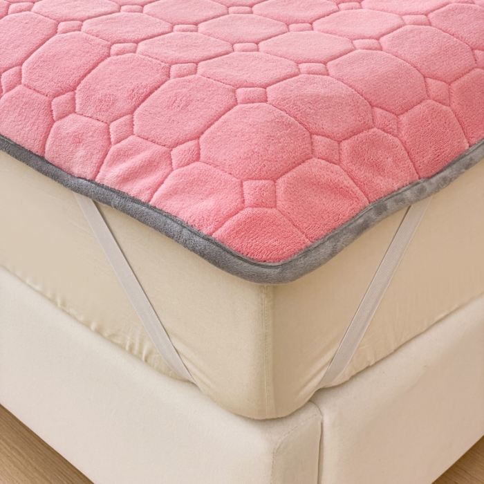 91家纺网 家纺一手货源 找家纺 金丝鸟家纺 2023新款纯色牛奶绒绗缝软床垫 蜜桃粉