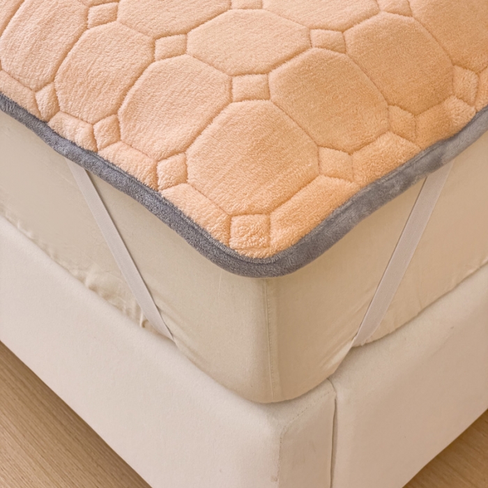 91家纺网 家纺一手货源 找家纺 金丝鸟家纺 2023新款纯色牛奶绒绗缝软床垫 驼色