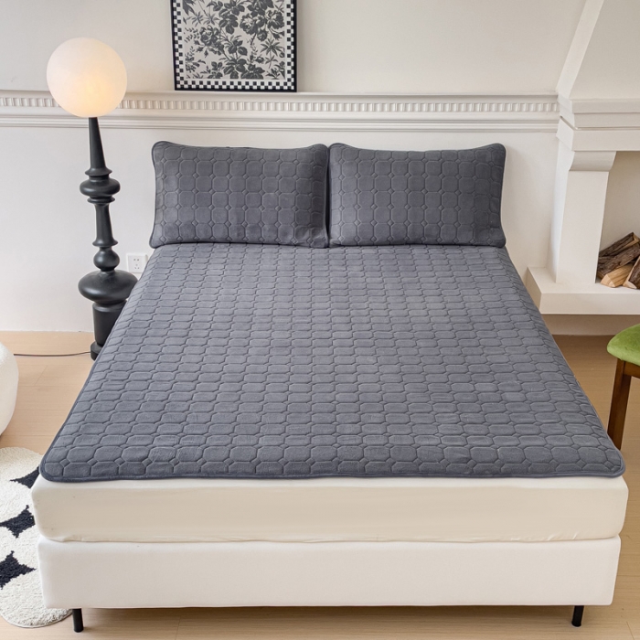 91家纺网 家纺一手货源 找家纺 金丝鸟家纺 2023新款纯色牛奶绒绗缝软床垫 银灰