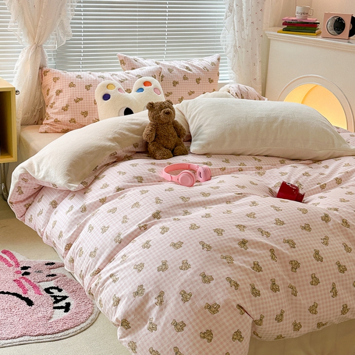 91家纺网 家纺一手货源 找家纺 昔可 2023新款亲肤柔软棉加绒四件套 粉格小熊