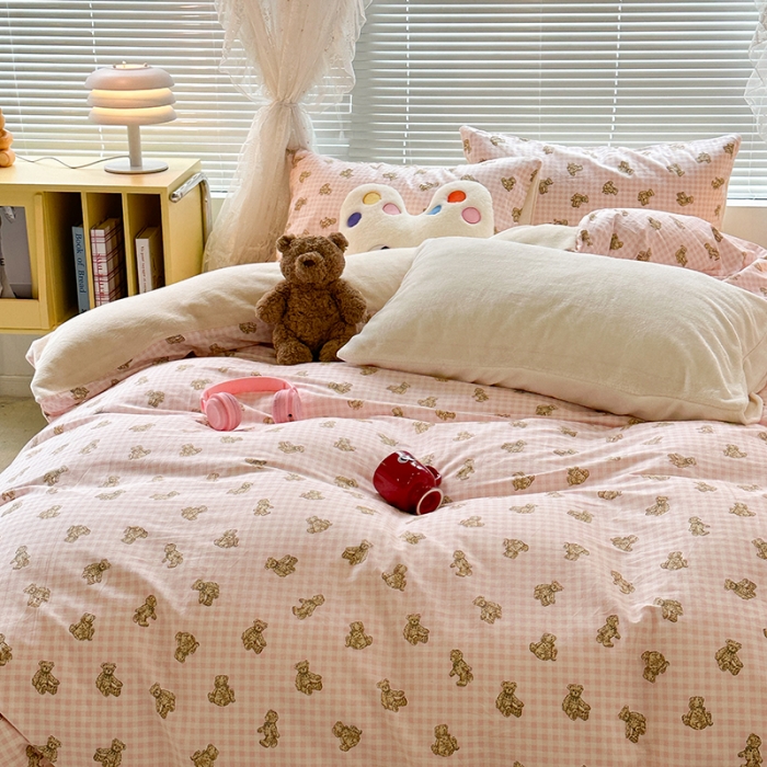 91家纺网 家纺一手货源 找家纺 昔可 2023新款亲肤柔软棉加绒四件套 粉格小熊