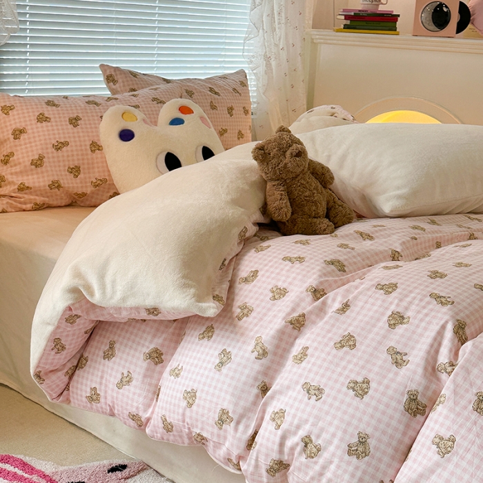 91家纺网 家纺一手货源 找家纺 昔可 2023新款亲肤柔软棉加绒四件套 粉格小熊