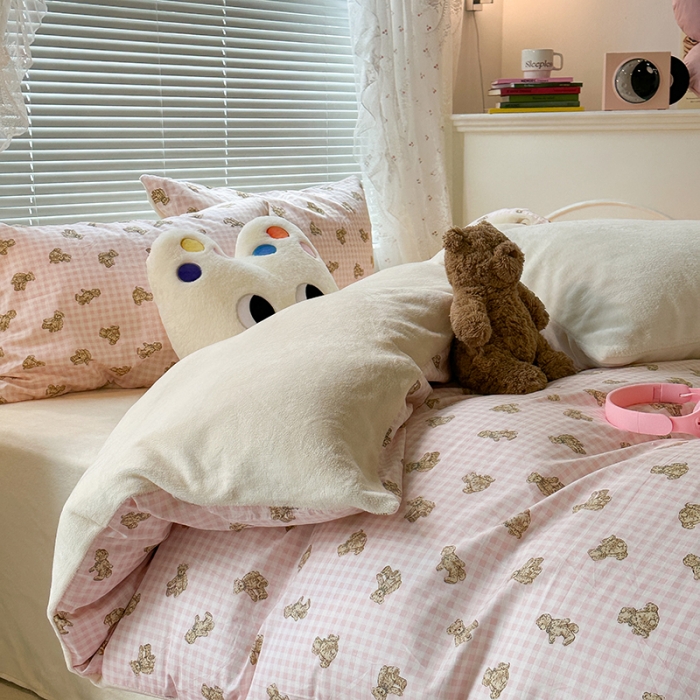 91家纺网 家纺一手货源 找家纺 昔可 2023新款亲肤柔软棉加绒四件套 粉格小熊