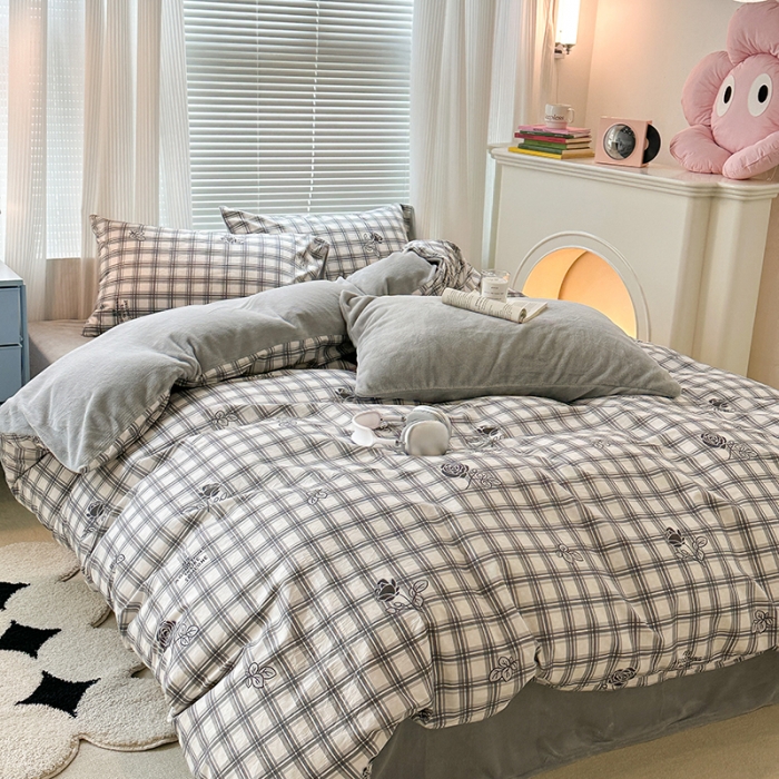 91家纺网 家纺一手货源 找家纺 昔可 2023新款亲肤柔软棉加绒四件套 灰格黑玫瑰