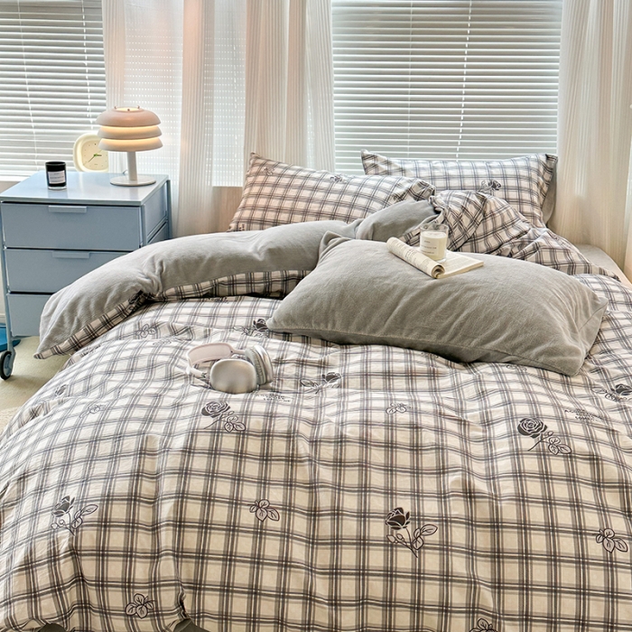 91家纺网 家纺一手货源 找家纺 昔可 2023新款亲肤柔软棉加绒四件套 灰格黑玫瑰