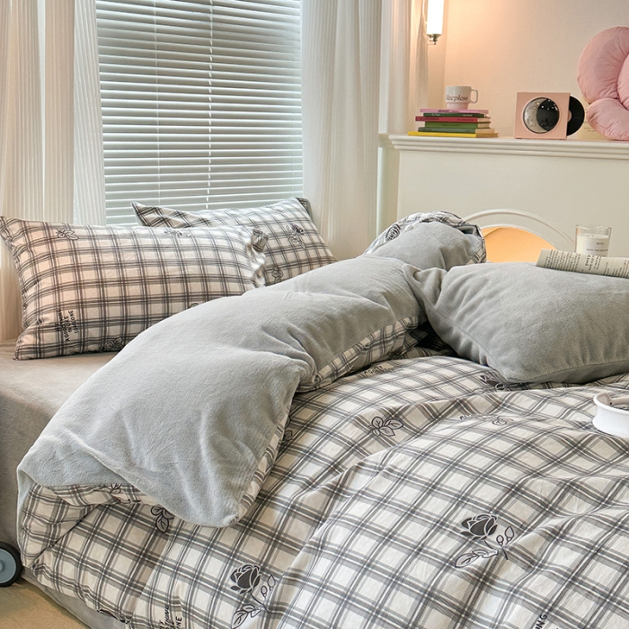 91家纺网 家纺一手货源 找家纺 昔可 2023新款亲肤柔软棉加绒四件套 灰格黑玫瑰