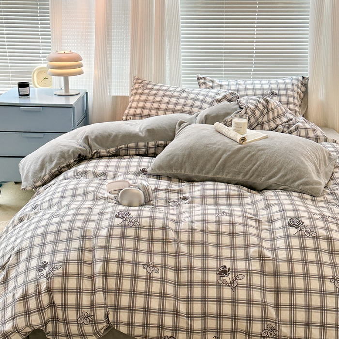 91家纺网 家纺一手货源 找家纺 昔可 2023新款亲肤柔软棉加绒四件套 灰格黑玫瑰