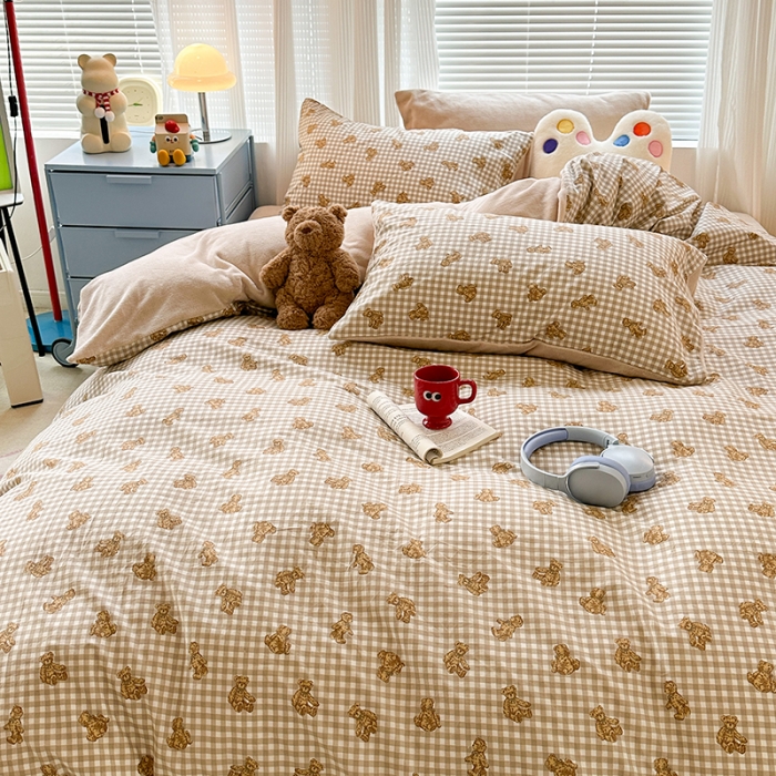 91家纺网 家纺一手货源 找家纺 昔可 2023新款亲肤柔软棉加绒四件套 棕格小熊