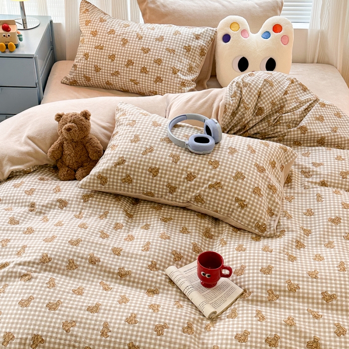 91家纺网 家纺一手货源 找家纺 昔可 2023新款亲肤柔软棉加绒四件套 棕格小熊