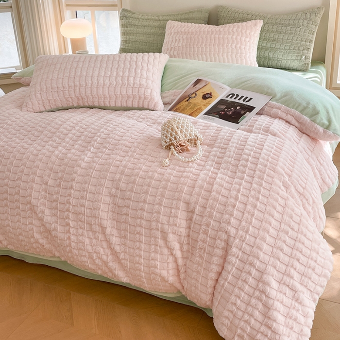 91家纺网 家纺一手货源 找家纺 安哆啦加厚9斤獭兔毛绒兔兔绒剪花牛奶绒四件套纯色双拼系列 柔粉绿