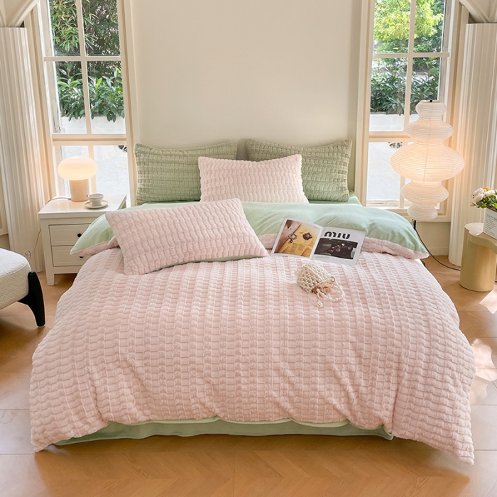 91家纺网 家纺一手货源 找家纺 安哆啦加厚9斤獭兔毛绒兔兔绒剪花牛奶绒四件套纯色双拼系列 柔粉绿