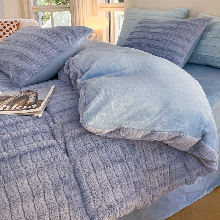 91家纺网 家纺一手货源 找家纺 安哆啦加厚9斤獭兔毛绒兔兔绒剪花牛奶绒四件套纯色双拼系列 宝石蓝