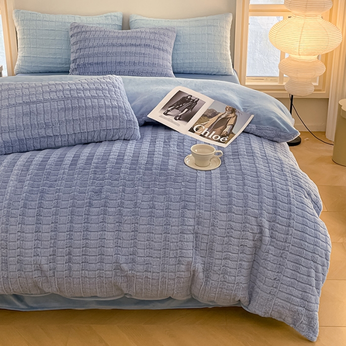 91家纺网 家纺一手货源 找家纺 安哆啦加厚9斤獭兔毛绒兔兔绒剪花牛奶绒四件套纯色双拼系列 宝石蓝