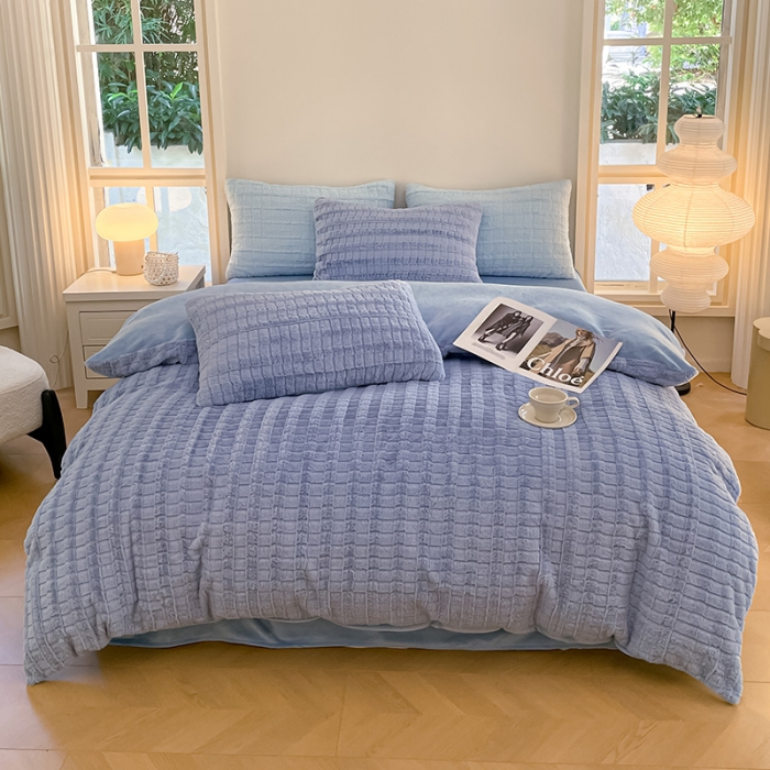 91家纺网 家纺一手货源 找家纺 安哆啦加厚9斤獭兔毛绒兔兔绒剪花牛奶绒四件套纯色双拼系列 宝石蓝