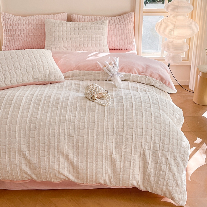 91家纺网 家纺一手货源 找家纺 安哆啦加厚9斤獭兔毛绒兔兔绒剪花牛奶绒四件套纯色双拼系列 奶白粉