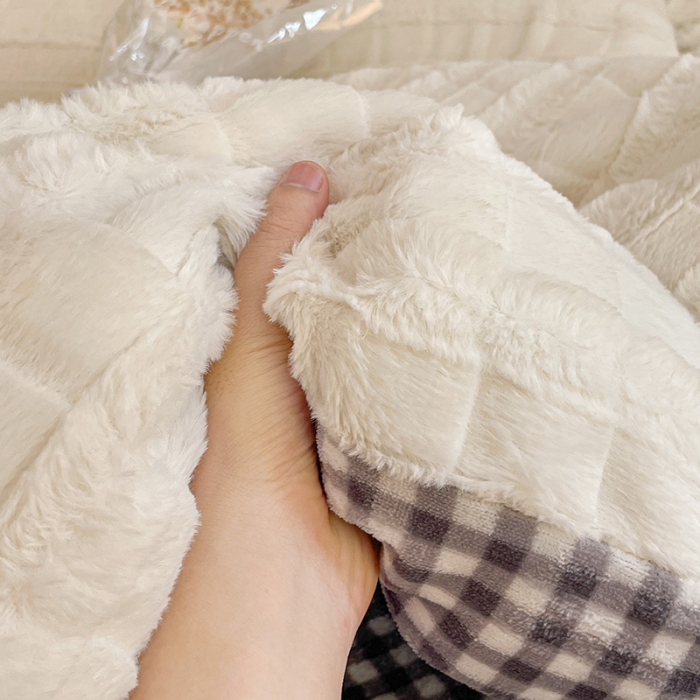 91家纺网 家纺一手货源 找家纺 安哆啦加厚9斤獭兔毛绒兔兔绒剪花牛奶绒四件套纯色双拼系列 奶白格