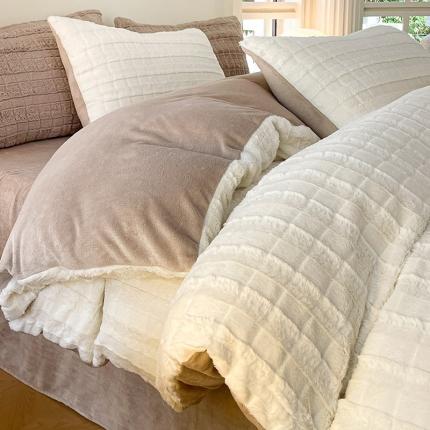 安哆啦加厚9斤獭兔毛绒兔兔绒剪花牛奶绒四件套纯色双拼系列 奶白咖