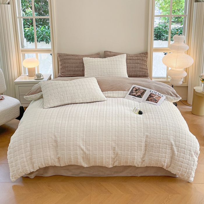 91家纺网 家纺一手货源 找家纺 安哆啦加厚9斤獭兔毛绒兔兔绒剪花牛奶绒四件套纯色双拼系列 奶白咖