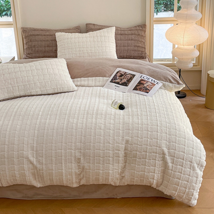 91家纺网 家纺一手货源 找家纺 安哆啦加厚9斤獭兔毛绒兔兔绒剪花牛奶绒四件套纯色双拼系列 奶白咖