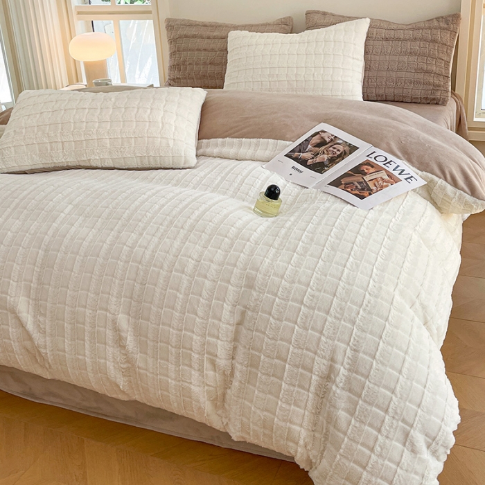 91家纺网 家纺一手货源 找家纺 安哆啦加厚9斤獭兔毛绒兔兔绒剪花牛奶绒四件套纯色双拼系列 奶白咖