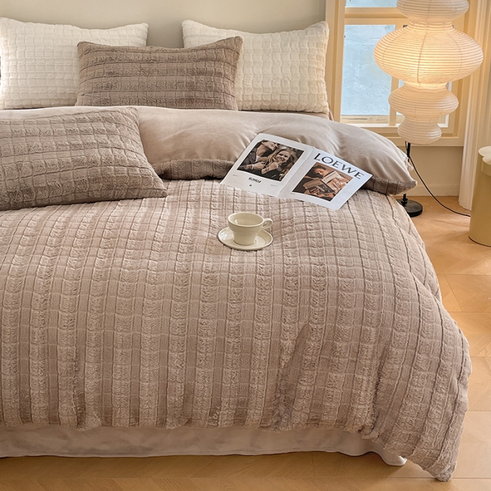 91家纺网 家纺一手货源 找家纺 安哆啦加厚9斤獭兔毛绒兔兔绒剪花牛奶绒四件套纯色双拼系列 奶咖