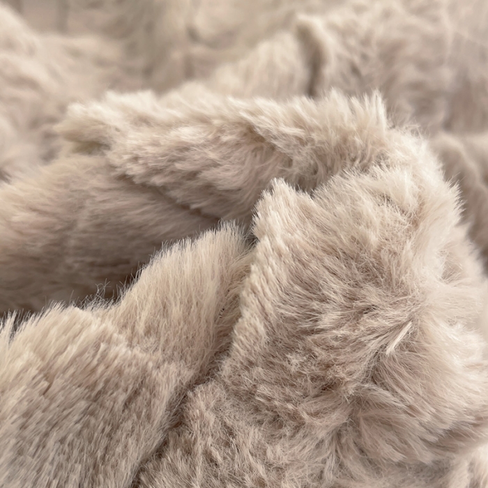 91家纺网 家纺一手货源 找家纺 安哆啦加厚9斤獭兔毛绒兔兔绒剪花牛奶绒四件套纯色双拼系列 奶咖