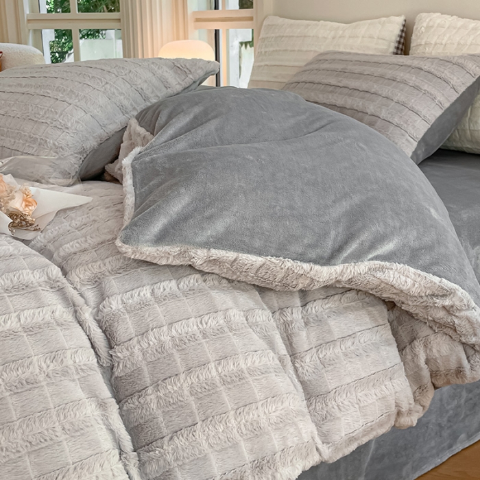 91家纺网 家纺一手货源 找家纺 安哆啦加厚9斤獭兔毛绒兔兔绒剪花牛奶绒四件套纯色双拼系列 绅士灰