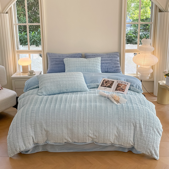 91家纺网 家纺一手货源 找家纺 安哆啦加厚9斤獭兔毛绒兔兔绒剪花牛奶绒四件套纯色双拼系列 天空蓝