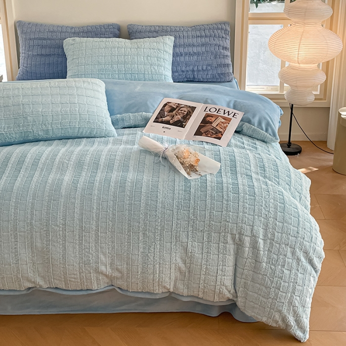 91家纺网 家纺一手货源 找家纺 安哆啦加厚9斤獭兔毛绒兔兔绒剪花牛奶绒四件套纯色双拼系列 天空蓝