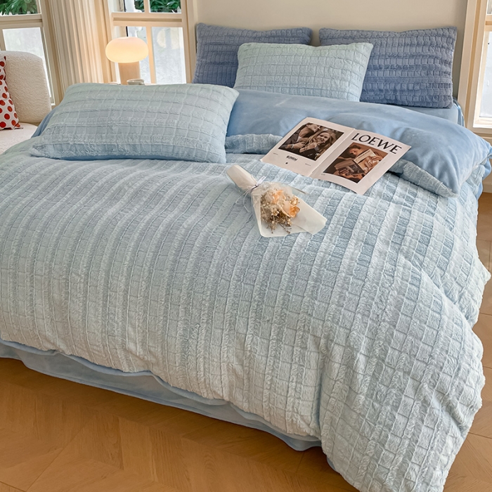 91家纺网 家纺一手货源 找家纺 安哆啦加厚9斤獭兔毛绒兔兔绒剪花牛奶绒四件套纯色双拼系列 天空蓝