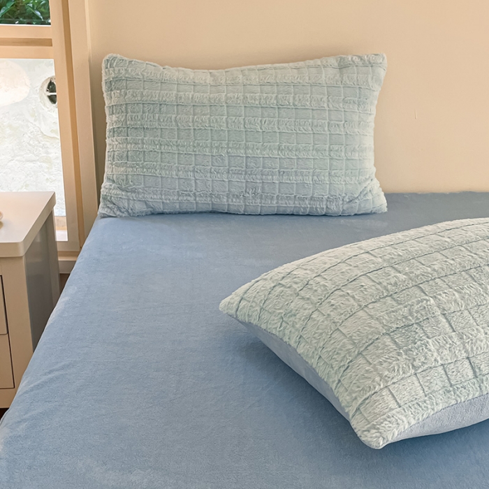 91家纺网 家纺一手货源 找家纺 安哆啦加厚9斤獭兔毛绒兔兔绒剪花牛奶绒四件套纯色双拼系列 天空蓝