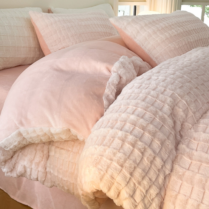 91家纺网 家纺一手货源 找家纺 安哆啦加厚9斤獭兔毛绒兔兔绒剪花牛奶绒四件套纯色双拼系列 温柔粉