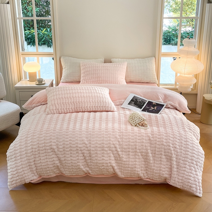 91家纺网 家纺一手货源 找家纺 安哆啦加厚9斤獭兔毛绒兔兔绒剪花牛奶绒四件套纯色双拼系列 温柔粉