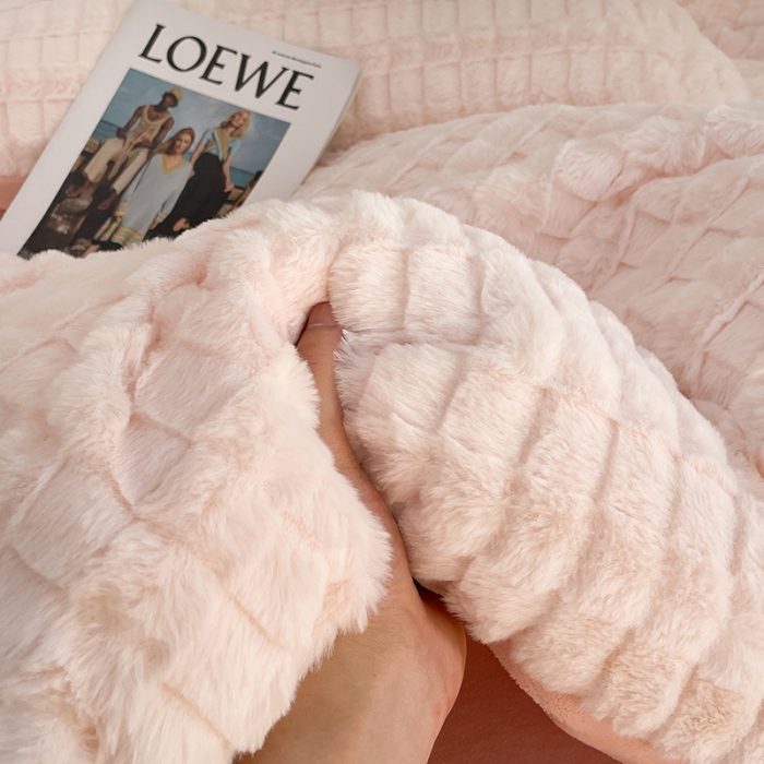 91家纺网 家纺一手货源 找家纺 安哆啦加厚9斤獭兔毛绒兔兔绒剪花牛奶绒四件套纯色双拼系列 温柔粉