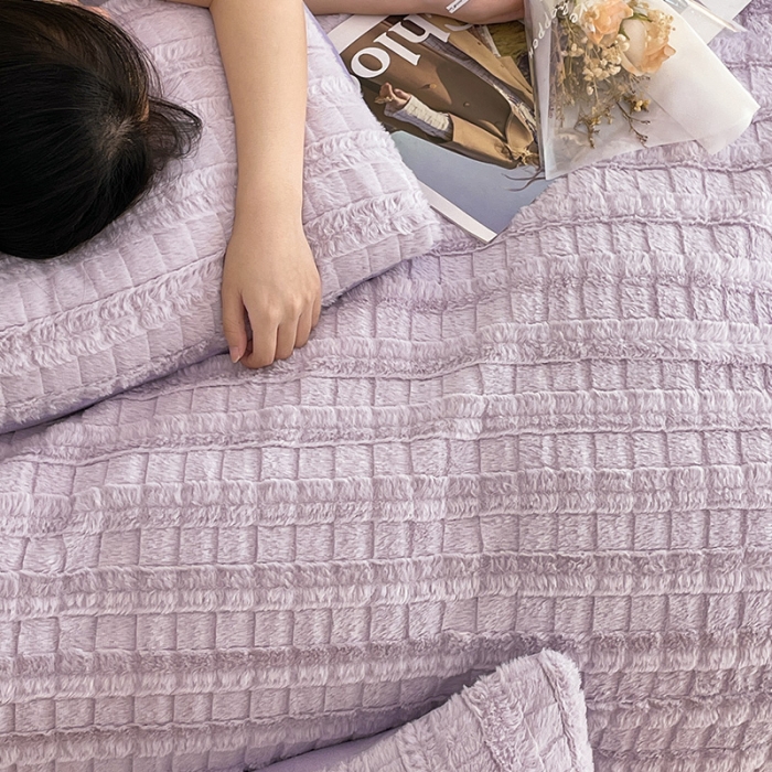 91家纺网 家纺一手货源 找家纺 安哆啦加厚9斤獭兔毛绒兔兔绒剪花牛奶绒四件套纯色双拼系列 炫彩紫