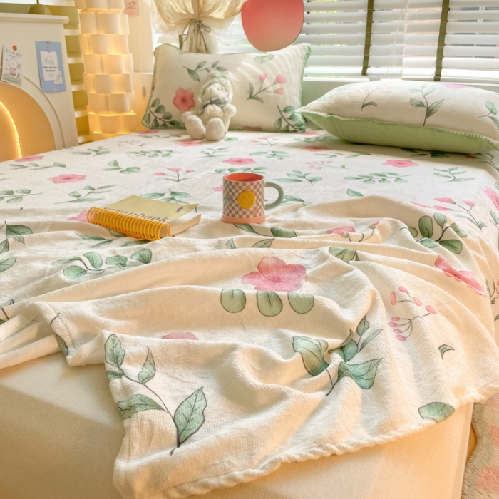 91家纺网 家纺一手货源 找家纺 安哆啦 2024新款高克重小清新牛奶绒单床单 花丛间