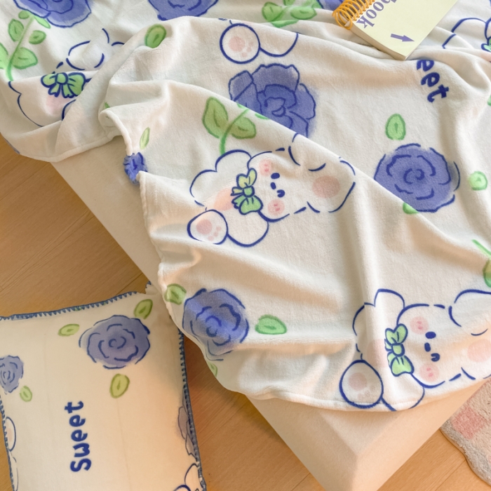 91家纺网 家纺一手货源 找家纺 安哆啦 2024新款高克重小清新牛奶绒单床单 蓝花小兔