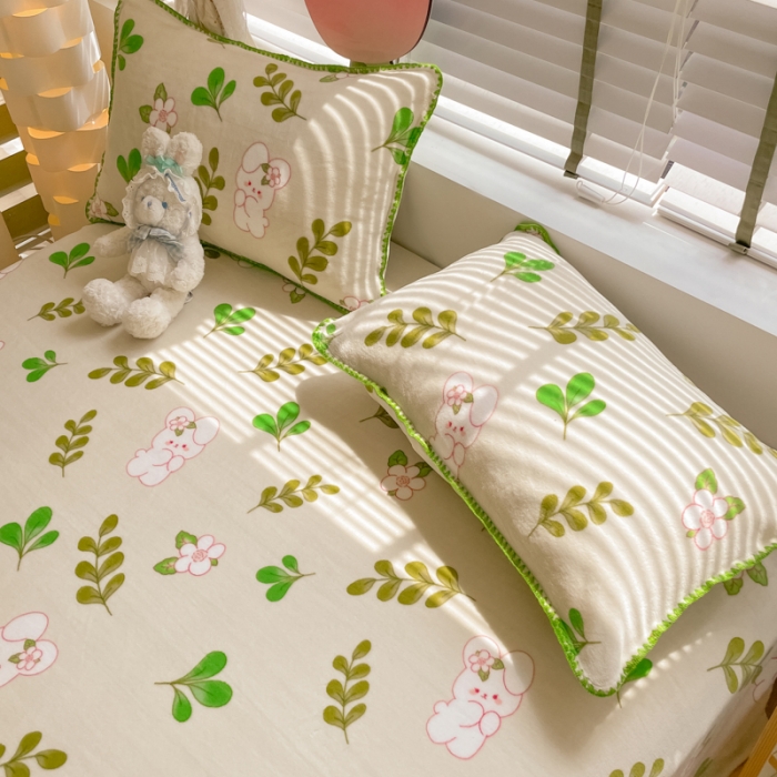 91家纺网 家纺一手货源 找家纺 安哆啦 2024新款高克重小清新牛奶绒单床单 绿叶兔兔