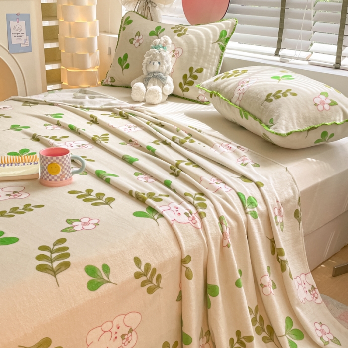 91家纺网 家纺一手货源 找家纺 安哆啦 2024新款高克重小清新牛奶绒单床单 绿叶兔兔
