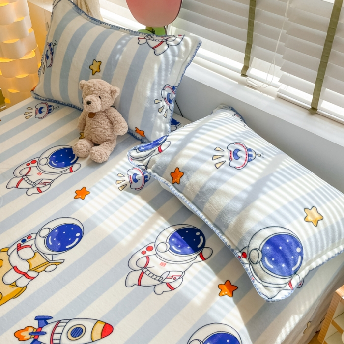 91家纺网 家纺一手货源 找家纺 安哆啦 2024新款高克重小清新牛奶绒单床单 太空人