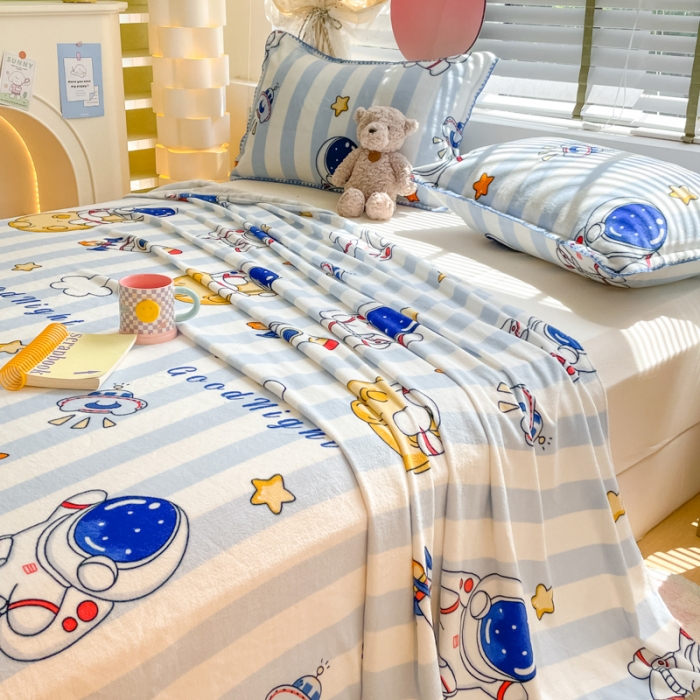 91家纺网 家纺一手货源 找家纺 安哆啦 2024新款高克重小清新牛奶绒单床单 太空人