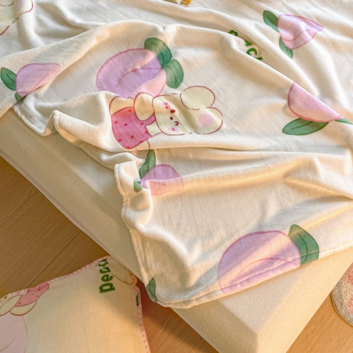 91家纺网 家纺一手货源 找家纺 安哆啦 2024新款高克重小清新牛奶绒单床单 桃桃兔兔