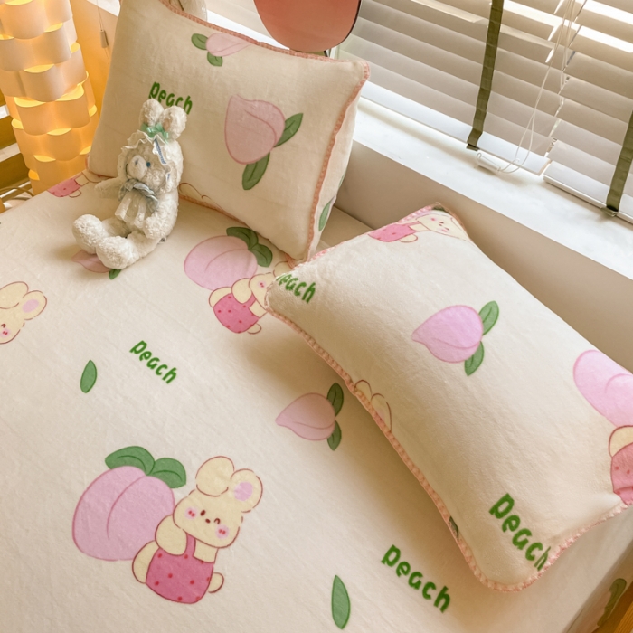 91家纺网 家纺一手货源 找家纺 安哆啦 2024新款高克重小清新牛奶绒单床单 桃桃兔兔