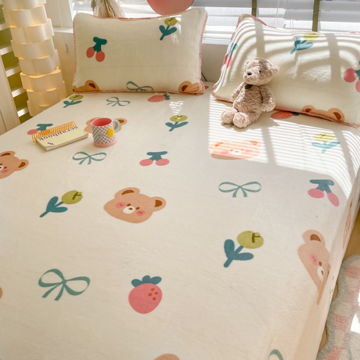 91家纺网 家纺一手货源 找家纺 安哆啦 2024新款高克重小清新牛奶绒单床单 小熊宝