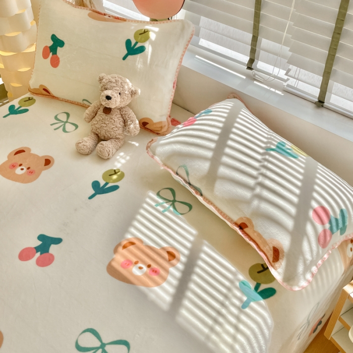 91家纺网 家纺一手货源 找家纺 安哆啦 2024新款高克重小清新牛奶绒单床单 小熊宝