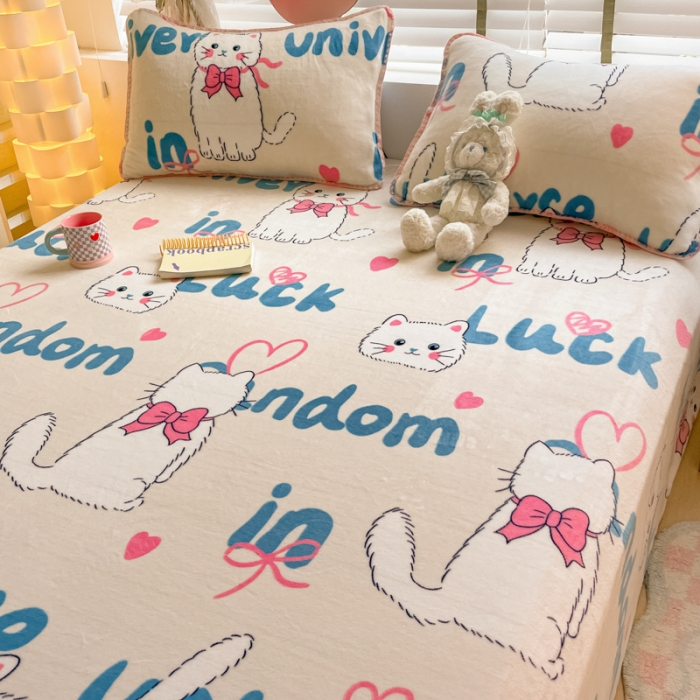91家纺网 家纺一手货源 找家纺 安哆啦 2024新款高克重小清新牛奶绒单床单 英文猫咪
