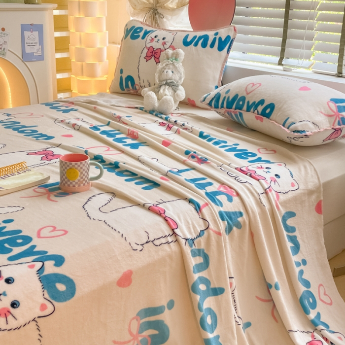 91家纺网 家纺一手货源 找家纺 安哆啦 2024新款高克重小清新牛奶绒单床单 英文猫咪