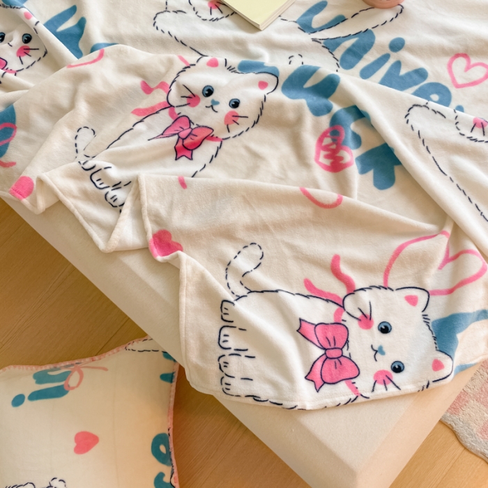 91家纺网 家纺一手货源 找家纺 安哆啦 2024新款高克重小清新牛奶绒单床单 英文猫咪