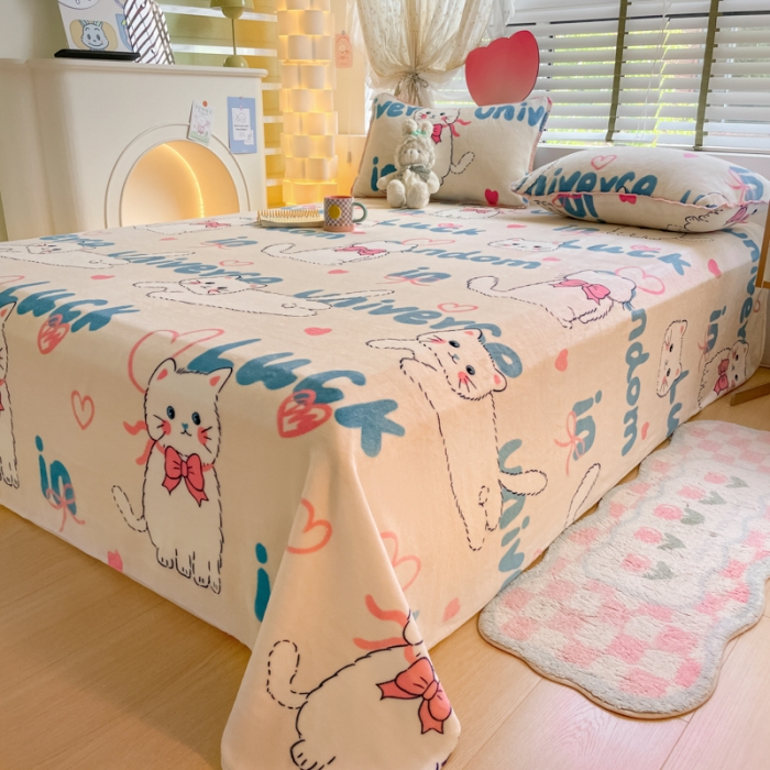 91家纺网 家纺一手货源 找家纺 安哆啦 2024新款高克重小清新牛奶绒单床单 英文猫咪